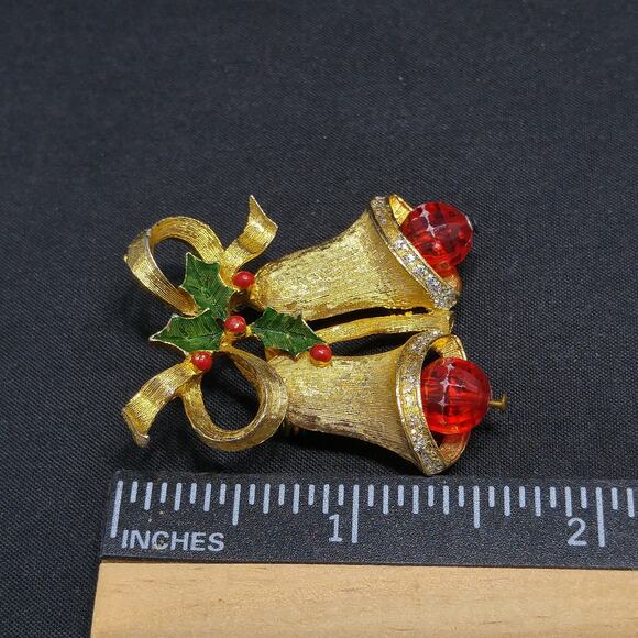 Christmas Bells Brooch, Green Red Enamel Holly, 1950s Vintage Jewelry - Picture 5 of 10